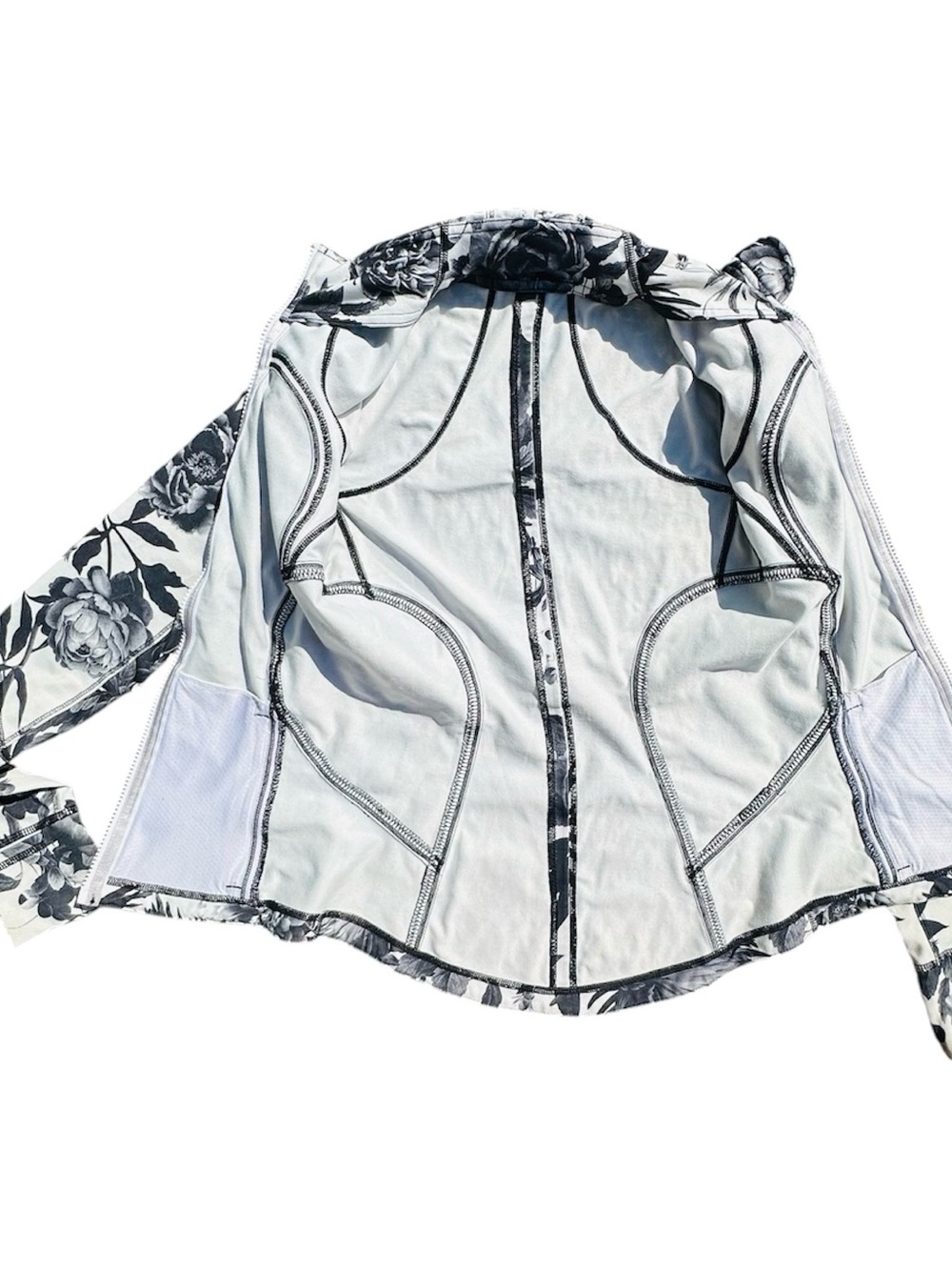 Lululemon Forme Jacket II *Textured
Brisk Bloom Black White Define Womens 2 - Picture 7 of 9